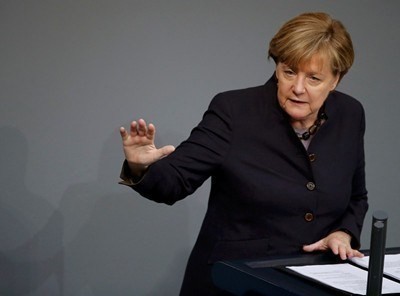 Меркел: Искаме драстично да се намали броят на пристигащите бежанци в Германия