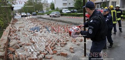 Оградата на улица “Ком” падна и уби човек (СНИМКА 18+)