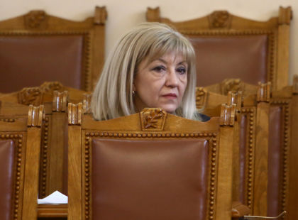 Министър Аврамова с последна информация за спирането на строежа на "Златен век"