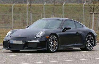 Porsche пуска само 600 бройки от обновеното 911 R