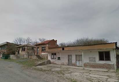 Ревнив англичанин пална жигулата и магазинчето на любимата