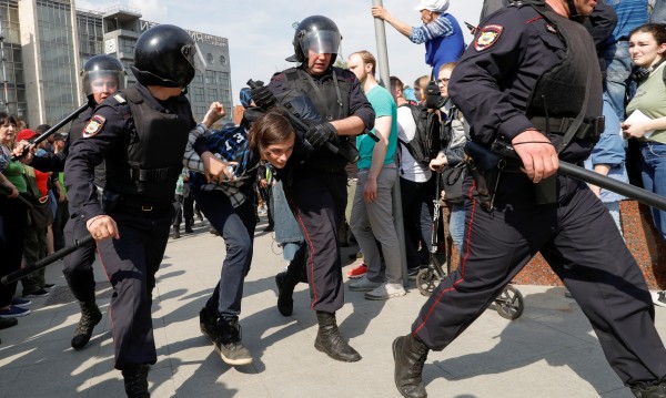 След протестите в Русия – над хиляда души в ареста