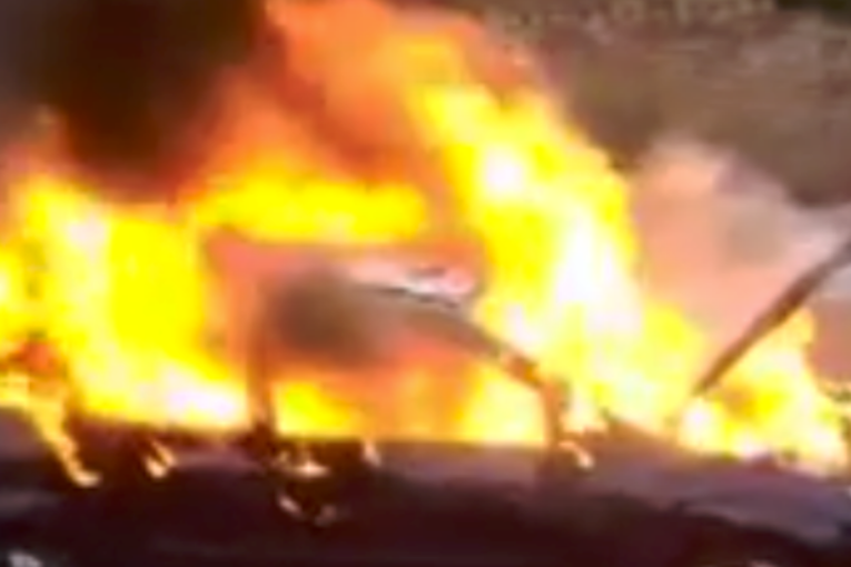 Oгнена вендета в Санданско! Запалиха джипа на полицай