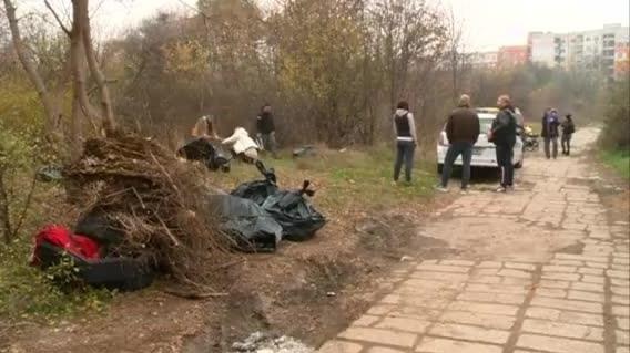 Почистват Ботаническата градина в "Тракия"