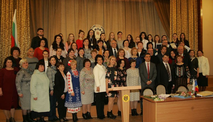 Преподавателки от РУ гостуваха на олимпиада по български език в Молдова