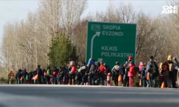 Стотици мигранти се юрнаха от Гърция към Македония