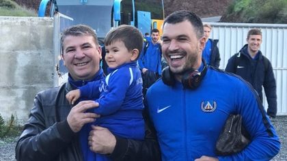 Фенове посрещнаха Левски в Пиргос