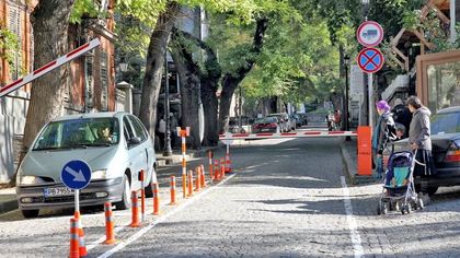 Бунт в Пловдив срещу Общината! Жителите на Стария град протестират пред новата бариера