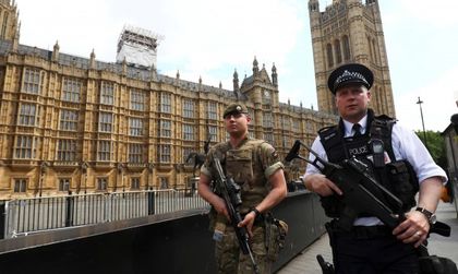 Мъжът, задържан с нож пред британския парламент, не бил терорист