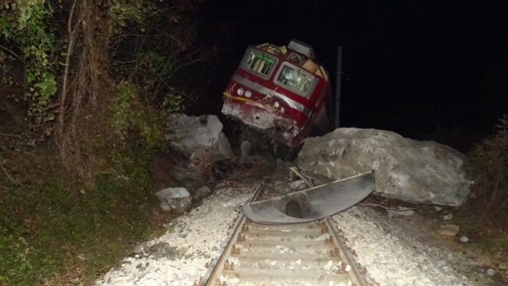 Невероятен късмет при влаковата катастрофа край Черниче, трагедията щяла да бъде голяма, ако...