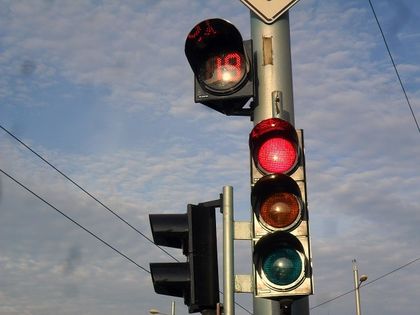 ВНИМАНИЕ: Регулировчици заменят светофарите по възлови кръстовища в Пловдив