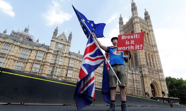 Анкета: Половината британци искат референдум за Brexit