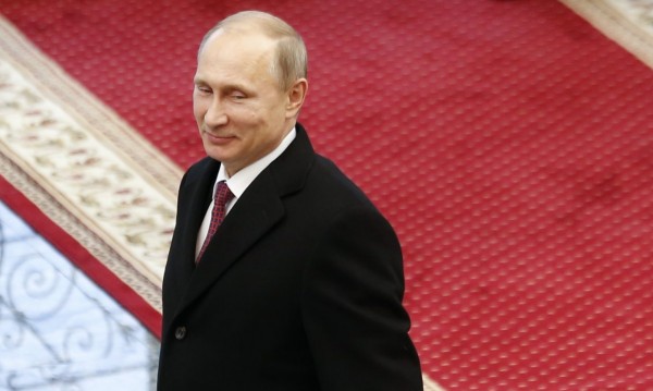 Руската икономика потъва, а защо ли Путин се усмихва?