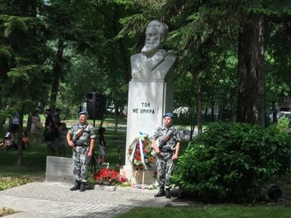 Пловдив почете Ботев и героите за свободата на България (СНИМКИ)