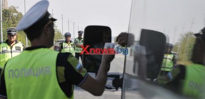 Задържаха мъж, опитал се да подкупи полицаи