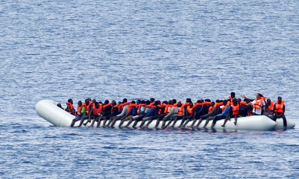 България нащрек! Черно море ли ще е новият път на мигрантите?