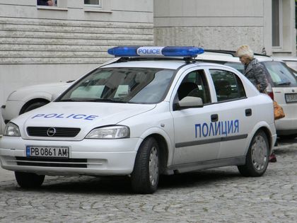 2 ченгета и гражданин в болница след катастрофа на патрулка ВИДЕО