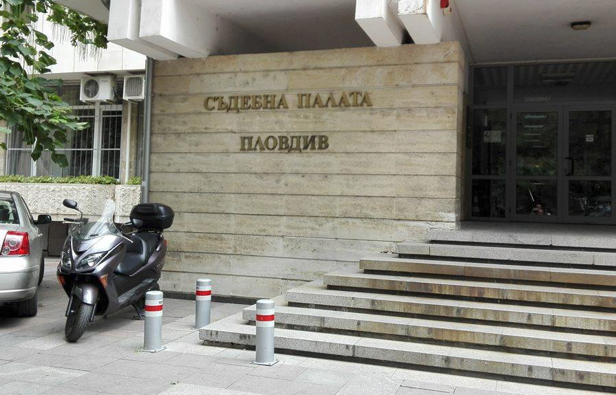Пловдивските магистрати скочиха срещу намаляването на парите им за дрехи!