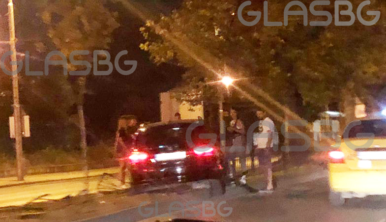 СНИМКИ: Младежи в тузарско БМВ направиха голяма беля в Пловдив