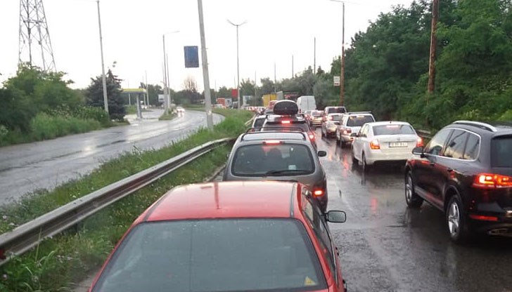 Километрично задръстване на булевард 