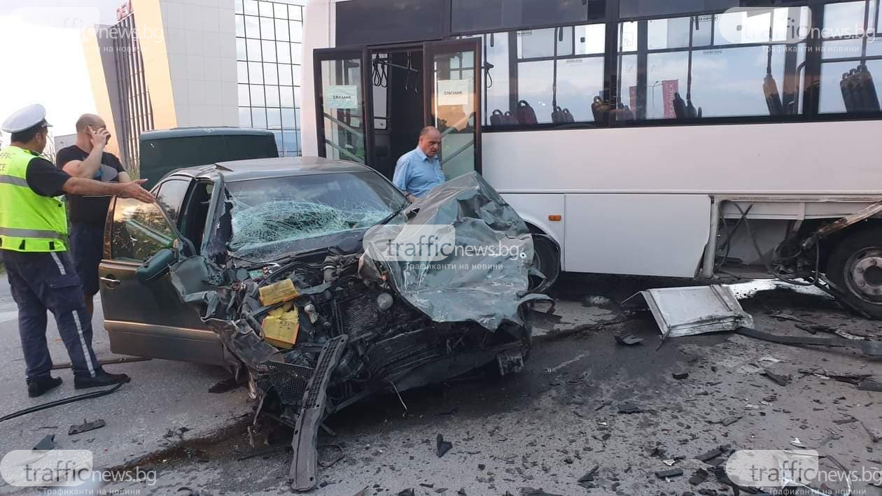 Шофьорът на автобуса е навлязъл в насрещното при тежката катастрофа до Пловдив