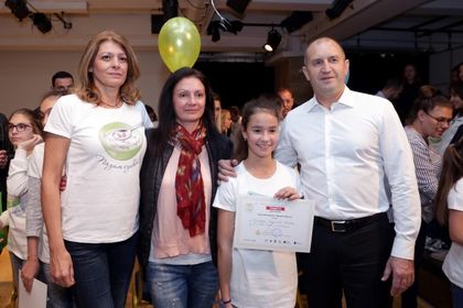 Президентът Румен Радев към финалистите в конкурса за правопис: Помнете, че не само вие пазите езика си, но и нашият език пази вас, за да знаете откъде идвате и да бъдете достойни българи