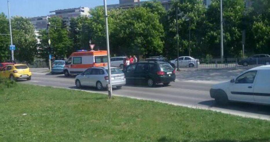 Двама души са пострадали в катастрофата, станала на кръстовището на бул. „Сливница“ и ул. „Отец Паисий“