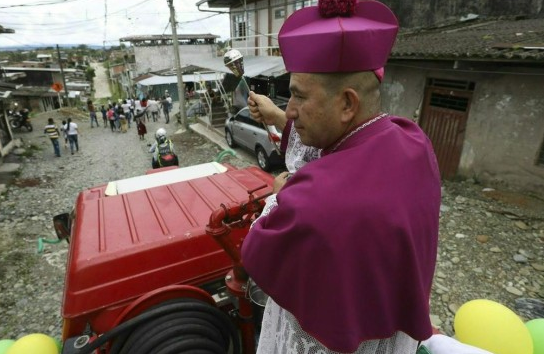 Свещеник извърши масов екзорсизъм, прочисти колумбийско градче от зли демони
