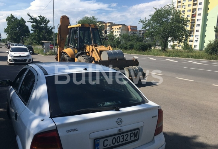 Полицаи спряха фандрома във Враца и онемяха като видяха какво има в коша (СНИМКИ)