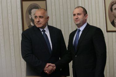 Радев връчва на Борисов мандата за съставяне на кабинет