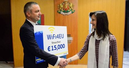Кметът на Варна прие ваучер за 15 000 евро за безплатна Wi-Fi връзка! Ето на кои места ще пуснат интернет свободно