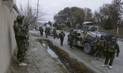 Самоубийствен атентат е извършен до летището в Кабул