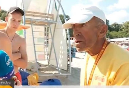 Спасители и плажуващ се сбиха във Варна пред очите на деца (ВИДЕО)