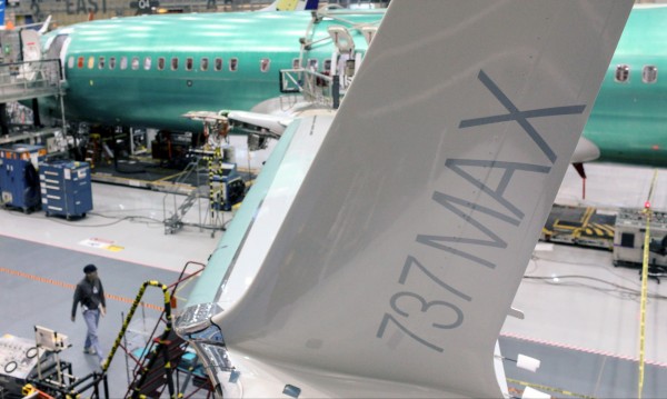 Boeing свиква пилоти и експерти: Ще върнат ли 737 във въздуха?