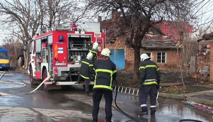 Пожар в изоставената общинска сграда на булевард 