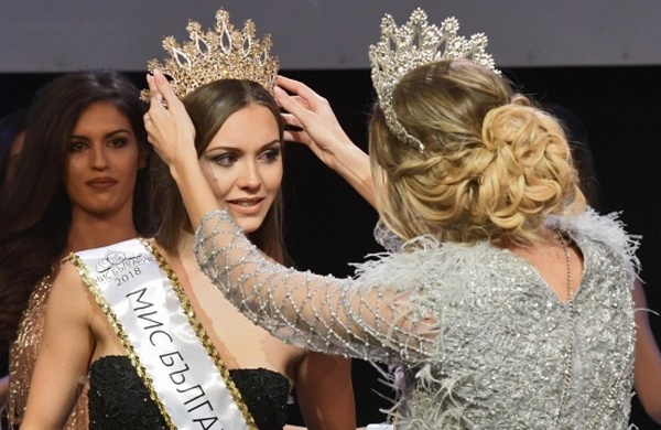 Бургазлийките са най-красивите жени! Хубавица Теодора Мудева грабна короната „Мис България 2018”