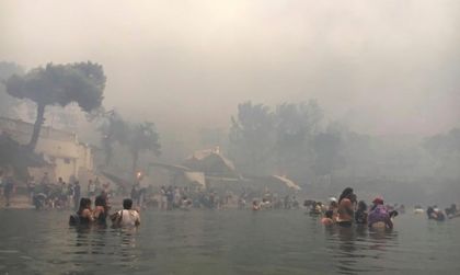 Жертвите на огнената стихия в Гърция вече са 91
