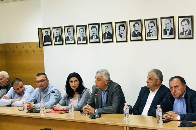 Европейски избори 2019 г.: Жителите на село Микрево към проф. Румен Гечев: Управляващите увеличиха цената на водата, а пенсиите и заплатите не ги увеличават