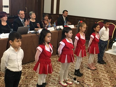 Деца от "Столипиново" трогнаха със стихове за родината кмет на Пловдив (Снимки)