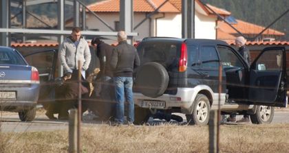 Извънредно: Арестуваха четирима гранични полицаи за трафик на хора