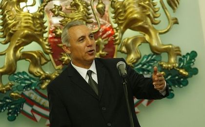 Емоции: Стоичков плака за Трифон, подари фланелка на децата му