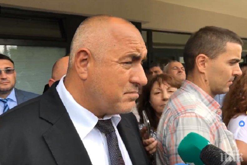 Пети час продължава срещата между Борисов и майките на деца с уврежданията