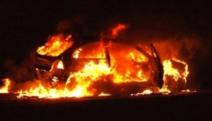 Горя автомобил в Бяла