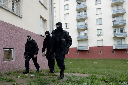 РИА Новости: Във Франция са задържани двама души заподозрени около стрелбата в Страсбург