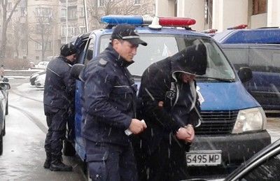Затвор до 8 години и солена глоба заплашват дилърa от