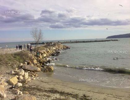Варна: Военни водолази обследват морското дъно преди хвърлянето на богоявленския кръст в града