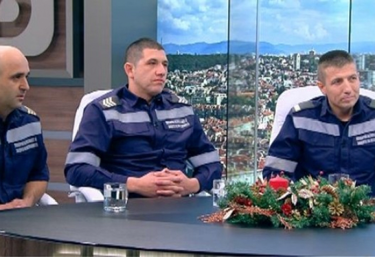 Пожарникари спасиха петима, паднали в 70-метрова пропаст над Кресна, но не се чувстват герои