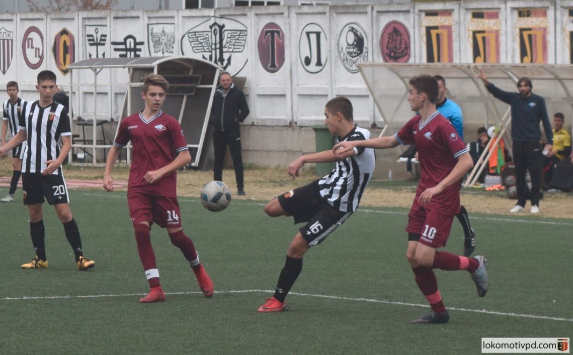 Локомотив записа четвърта поредна победа в U15