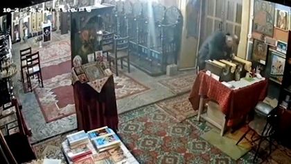 Дъното! Футболна легенда на Бургас ограби църквата към приюта на отец Иван