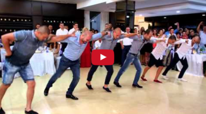 ВИДЕО: Един СТРАХОТЕН мъжки шопски танц на сватба във Враца! Какво ще кажете, добри ли са?